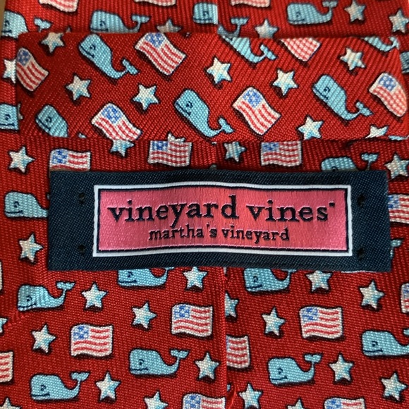BNWT VINEYARD VINES FLAGS WHALES AND STARS RED SILK TWILL NECKTIE - Picture 5 of 12